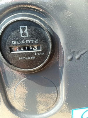 ขาย..KOBELCO SK40SR-3 เก่านอกแท้  มีลายแย๊ก ใช้งานมาน้อย..โทร 089-3818694 จ๊อย