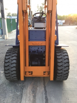 ขาย โฟรคลิฟท์ โตโยต้า รุ่น 5   เครื่อง ดีเซล หนัก  3  ตัน เสาเข้าตู้ 4.5 เมตร