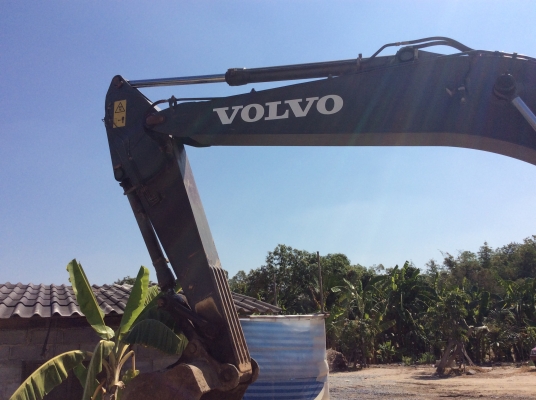 ขายรถแบคโฮVOLVO EC210Bไฟฟ้าครบแอร์เย็นปี2012ทำงาน 14xxxชม.