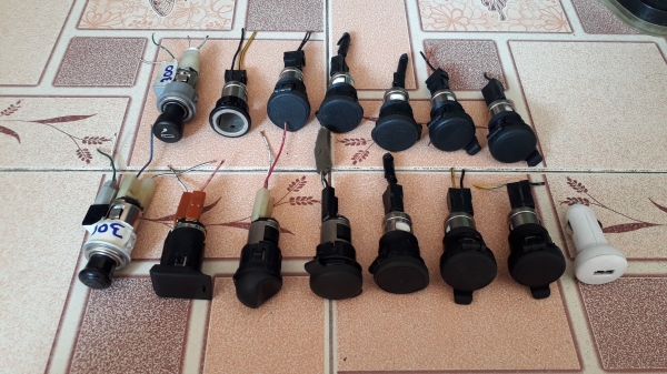 SOCKET ช่องต่อไฟรถยนต์ 12V แบบมีฝาปิด