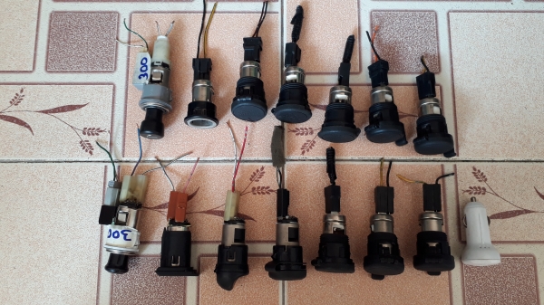 SOCKET ช่องต่อไฟรถยนต์ 12V แบบมีฝาปิด SOCKET ช่องต่อไฟรถยนต์ 12V แบบมีฝาปิด