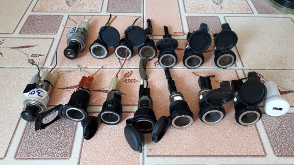 SOCKET ช่องต่อไฟรถยนต์ 12V แบบมีฝาปิด SOCKET ช่องต่อไฟรถยนต์ 12V แบบมีฝาปิด