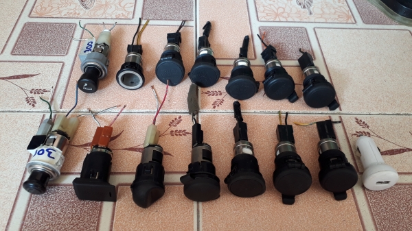 SOCKET ช่องต่อไฟรถยนต์ 12V แบบมีฝาปิด SOCKET ช่องต่อไฟรถยนต์ 12V แบบมีฝาปิด