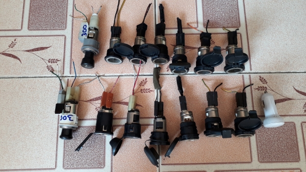 SOCKET ช่องต่อไฟรถยนต์ 12V แบบมีฝาปิด SOCKET ช่องต่อไฟรถยนต์ 12V แบบมีฝาปิด