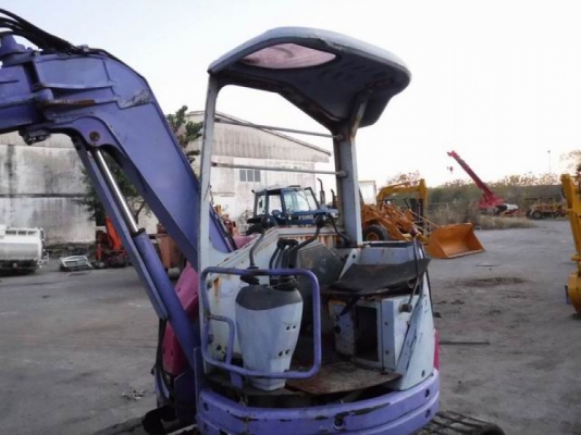 ขายรถขุดKOMATSU PC28UU-2 เครื่องยนต์3D84N คอนโทรลน้ำมัน ปั๊มเฟือง 3 ตอน รถเดิมๆเก่านอก ยังไม่เคยใช้งานในเมืองไทย
