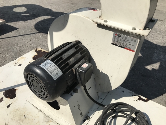 ขายโบลเวอร์ดูดฝุ่น KO-TING 5HP. 380V made in Taiwan โครงสร้างแข็งแรงพร้อมล้อเลื่อนเคลื่อนย้ายสะดวก (ไม่มีถุงเก็บฝุ่น) ใช้ในงานดูดฝุ่น ดูดขี้เลื่อย สภาพสวย พร้อมใช้งาน มี 2ชุดครับ ราคาชุดละ 9,800 บาท