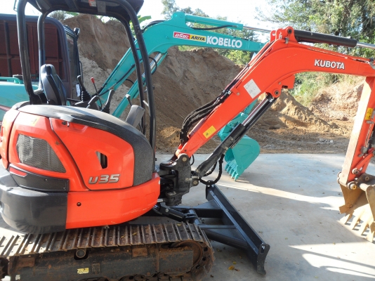 รถขุดคูโบต้า U35 ขนาด 3.5 ตัน เครื่องยนต์ 27.5 แรงม้า ราคา 590,000 บาท ที่ปทุมนี้นี่เอง.. สนใจคลิ๊ก 081-989-1989 หรั่งครับ