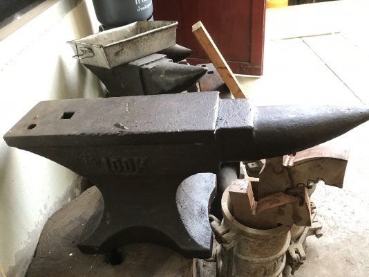 ทั่งตีเหล็ก 100 Kg. ทั่งตีเหล็ก 100 Kg.