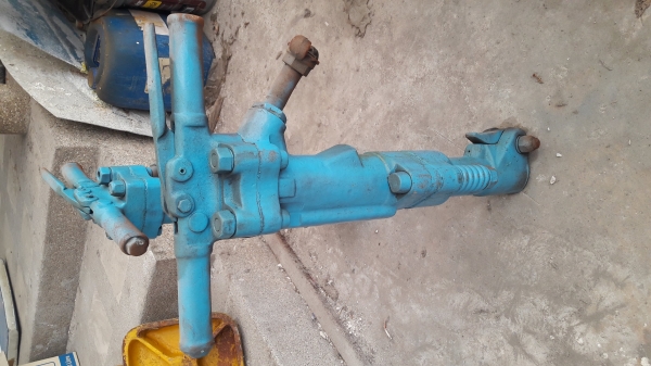 ขายหัวสกัดคอนกรีต TOKU TPB-30 เครื่องสกัดลม หัวสกัดคอนกรีตที่ใช้กับเครื่องปั๊มลม หัวละ10000 บาท 084-5424150