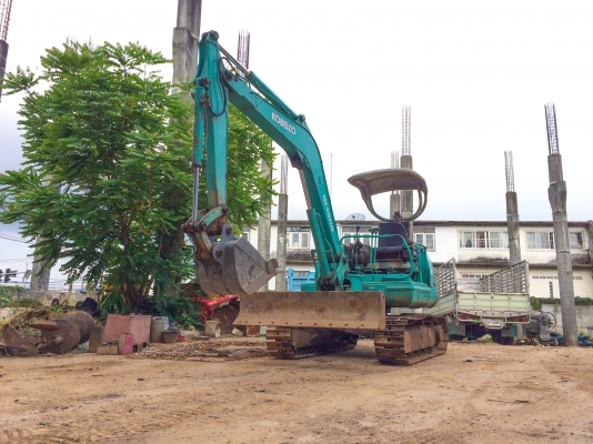 รถขุด KOBELCO รุ่น PC30 ขนาด 3 ตัน