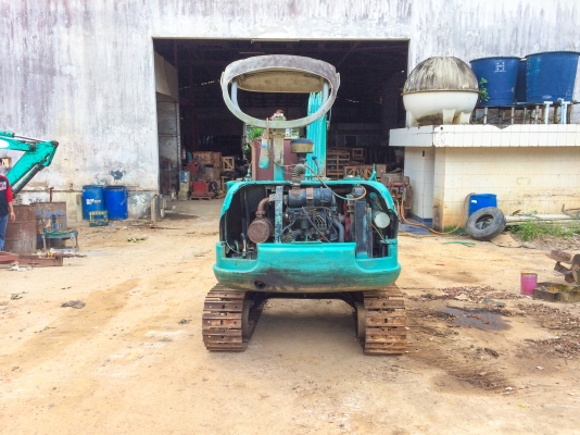 รถขุด KOBELCO รุ่น PC30 ขนาด 3 ตัน