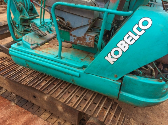 รถขุด KOBELCO รุ่น PC30 ขนาด 3 ตัน