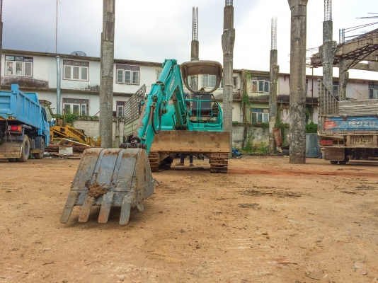 รถขุด KOBELCO รุ่น PC30 ขนาด 3 ตัน