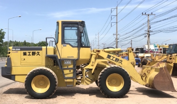 ขายรถตักล้อยาง KOMATSU WA200-3 รถนอกนำเข้าจากญี่ปุ่น สภาพสวยพร้อมใช้ มีVDOการทำงานครับ