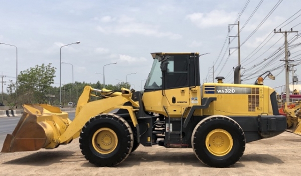 ขายรถตักล้อยาง KOMATSU WA320-6 รถนอกนำเข้าเองจากญี่ปุ่น สภาพสวยพร้อมใช้ มีVDOการทำงานครับ