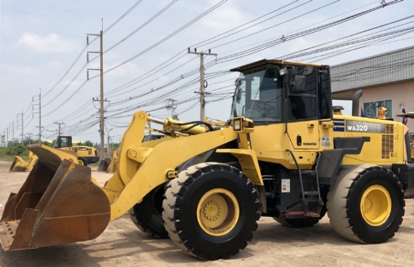 ขายรถตักล้อยาง KOMATSU WA320-6 รถนอกนำเข้าเองจากญี่ปุ่น สภาพสวยพร้อมใช้ มีVDOการทำงานครับ