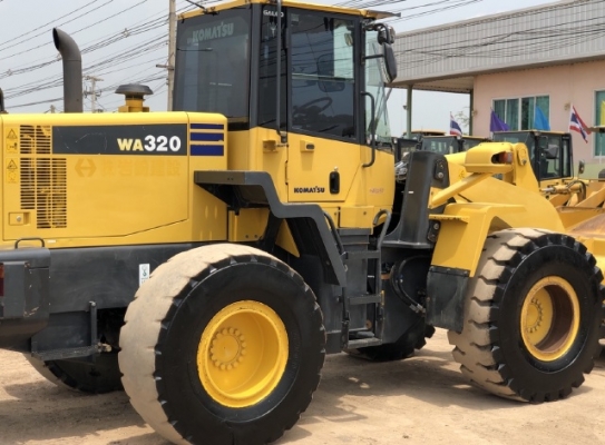 ขายรถตักล้อยาง KOMATSU WA320-6 รถนอกนำเข้าเองจากญี่ปุ่น สภาพสวยพร้อมใช้ มีVDOการทำงานครับ