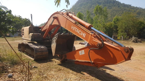 ขาย แบคโฮ HITACHI ZX200-5G รถออกห้างมือเดียวปี 57 ใช้งาน 10,000 ชม. รถเดิมสวยเต็มทุกระบบ เล่มทะเบียนครบ