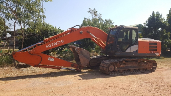 ขาย แบคโฮ HITACHI ZX200-5G รถออกห้างมือเดียวปี 57 ใช้งาน 10,000 ชม. รถเดิมสวยเต็มทุกระบบ เล่มทะเบียนครบ