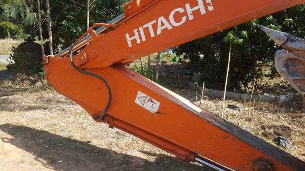ขาย แบคโฮ HITACHI ZX200-5G รถออกห้างมือเดียวปี 57 ใช้งาน 10,000 ชม. รถเดิมสวยเต็มทุกระบบ เล่มทะเบียนครบ