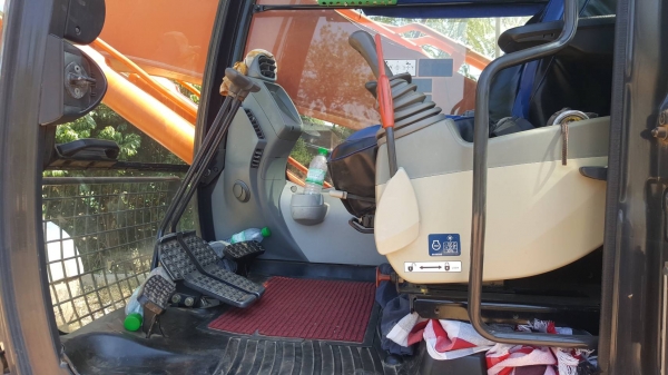 ขาย แบคโฮ HITACHI ZX200-5G รถออกห้างมือเดียวปี 57 ใช้งาน 10,000 ชม. รถเดิมสวยเต็มทุกระบบ เล่มทะเบียนครบ