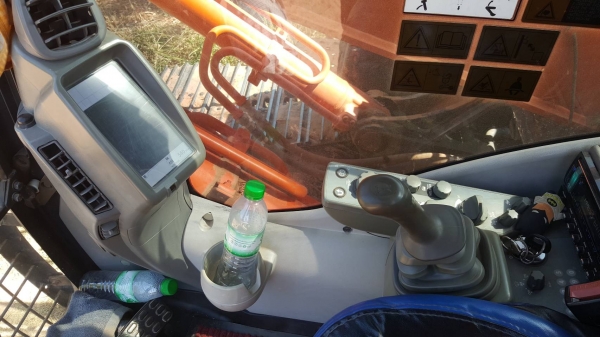 ขาย แบคโฮ HITACHI ZX200-5G รถออกห้างมือเดียวปี 57 ใช้งาน 10,000 ชม. รถเดิมสวยเต็มทุกระบบ เล่มทะเบียนครบ