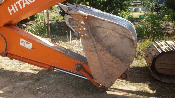 ขาย แบคโฮ HITACHI ZX200-5G รถออกห้างมือเดียวปี 57 ใช้งาน 10,000 ชม. รถเดิมสวยเต็มทุกระบบ เล่มทะเบียนครบ
