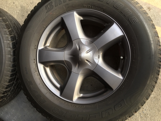 แม๊กอีซูซุ ขอบ17สีรมดำเดิมๆ-บริสโตน255/65/17ปี4014 รายละเอียดตามรูป ชุด4500บาท.โทร0879050181.ส่งได้