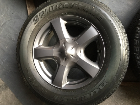 แม๊กอีซูซุ ขอบ17สีรมดำเดิมๆ-บริสโตน255/65/17ปี4014 รายละเอียดตามรูป ชุด4500บาท.โทร0879050181.ส่งได้