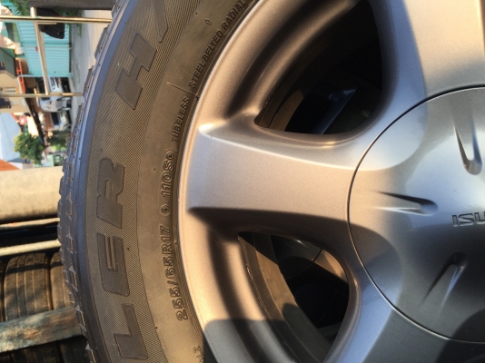 แม๊กอีซูซุ ขอบ17สีรมดำเดิมๆ-บริสโตน255/65/17ปี4014 รายละเอียดตามรูป ชุด4500บาท.โทร0879050181.ส่งได้