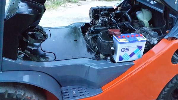 ขายรถยกโฟล์คลิฟท์ toyota ขนาด 2.5ตัน เสา 2 ท่อน สูง 4 เมตร  สภาพดีค่ะ 0844591695  เหมี๋ยวค่ะ