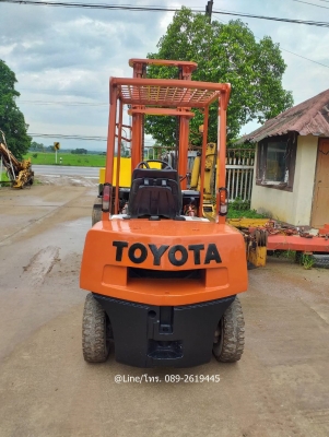 ขายรถยกโฟล์คลิฟท์Toyota - 4FD25 ขนาด 2.5 ตัน เสาสูง 4 เมตร เกียร์ธรรมดา เครื่องยนต์โตโยต้า2L เชื้อเพ