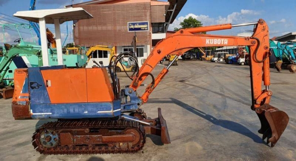 ขายด่วน165,000บาทรถแบคโฮKUBOTAคูโบต้าKH26เทียบเท่าPC30เครื่องคูโบต้า3สูบปั่มแรงรถนอกเพิ่งนำเข้ามาใหม่ยังไม่เคยใช้งานในเมืองไทยเลย