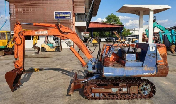 ขายด่วน165,000บาทรถแบคโฮKUBOTAคูโบต้าKH26เทียบเท่าPC30เครื่องคูโบต้า3สูบปั่มแรงรถนอกเพิ่งนำเข้ามาใหม่ยังไม่เคยใช้งานในเมืองไทยเลย