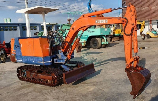 ขายด่วน165,000บาทรถแบคโฮKUBOTAคูโบต้าKH26เทียบเท่าPC30เครื่องคูโบต้า3สูบปั่มแรงรถนอกเพิ่งนำเข้ามาใหม่ยังไม่เคยใช้งานในเมืองไทยเลย