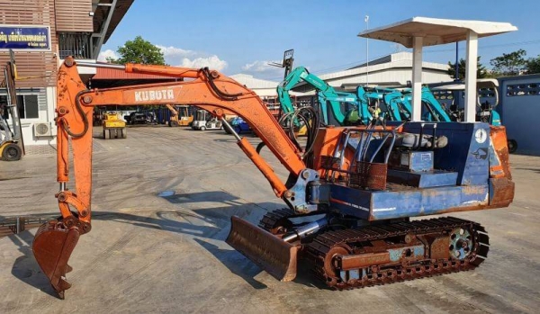 ขายด่วน165,000บาทรถแบคโฮKUBOTAคูโบต้าKH26เทียบเท่าPC30เครื่องคูโบต้า3สูบปั่มแรงรถนอกเพิ่งนำเข้ามาใหม่ยังไม่เคยใช้งานในเมืองไทยเลย