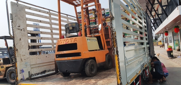 ขายด่วน55,000บาทรถยกTOYOTA4FG10ยก1ตันเสาสูง3เมตรรถนอกสวยๆนำเข้ามาใหม่จากญี่ปุ่นยังไม่เคยใช้งานในเมืองไทยเลย