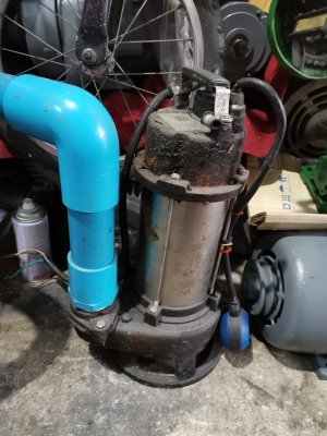 ขาย!! ไดโว่ดูดโคลน.ขนาด1แรง220v.สภาพเดิม.พร้อมใช้