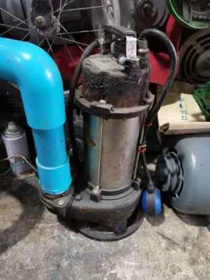 ขาย!! ไดโว่ดูดโคลน.ขนาด1แรง220v.สภาพเดิม.พร้อมใช้