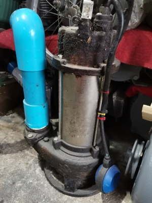 ขาย!! ไดโว่ดูดโคลน.ขนาด1แรง220v.สภาพเดิม.พร้อมใช้