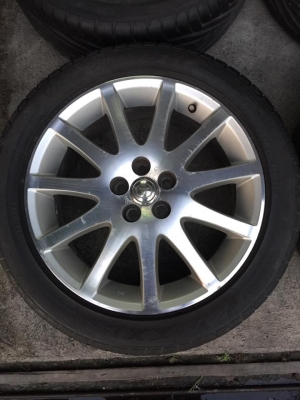 ล้อโตโยต้าวิช ขอบ17+แม็กซิส215/50/17ปี2111 ล้อสวยยางดอกแน่นๆ โทร.0879050181.ส่งได้ครับ