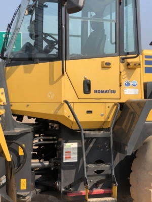 ขายรถตักล้อยาง KOMATSU WA320-6 รถนอกนำเข้าเองจากญี่ปุ่น สภาพสวยพร้อมใช้ มีVDOการทำงานครับ