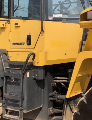 ขายรถตักล้อยาง KOMATSU WA320-6 รถนอกนำเข้าเองจากญี่ปุ่น สภาพสวยพร้อมใช้ มีVDOการทำงานครับ