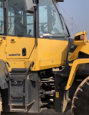 ขายรถตักล้อยาง KOMATSU WA320-6 รถนอกนำเข้าเองจากญี่ปุ่น สภาพสวยพร้อมใช้ มีVDOการทำงานครับ