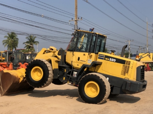ขายรถตักล้อยาง KOMATSU WA320-6 รถนอกนำเข้าเองจากญี่ปุ่น สภาพสวยพร้อมใช้ มีVDOการทำงานครับ
