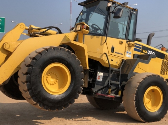 ขายรถตักล้อยาง KOMATSU WA320-6 รถนอกนำเข้าเองจากญี่ปุ่น สภาพสวยพร้อมใช้ มีVDOการทำงานครับ