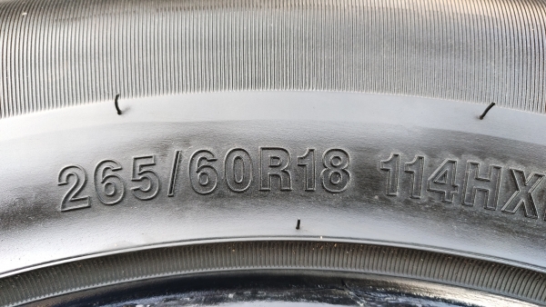 ขายยาง 265/60R18 YUSTA ปี18 ดอกยางสวยมาก ชุดละ 6900 บาท พร้อมใส่ ถ่วง เปลี่ยนจุ๊ปใหม่ให้ 4 ตัว