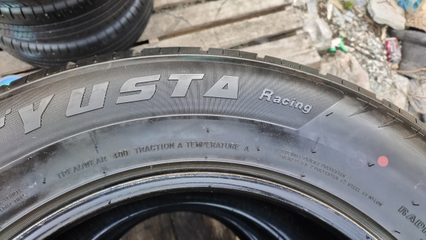 ขายยาง 265/60R18 YUSTA ปี18 ดอกยางสวยมาก ชุดละ 6900 บาท พร้อมใส่ ถ่วง เปลี่ยนจุ๊ปใหม่ให้ 4 ตัว