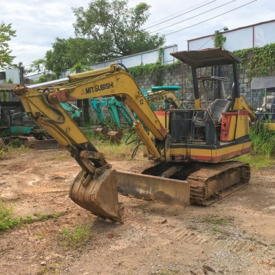 รถขุด Mitsubishi รุ่น PC30 ขนาด 3 ตัน มือสอง