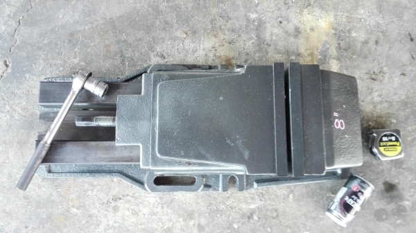 ปากกาไฮดรอลิคจับชิ้นงานญี่ปุ่น ขนาด 8&rdquo; สามล็อคแบบไฮดรอลิค สภาพสวยพร้อมใช้